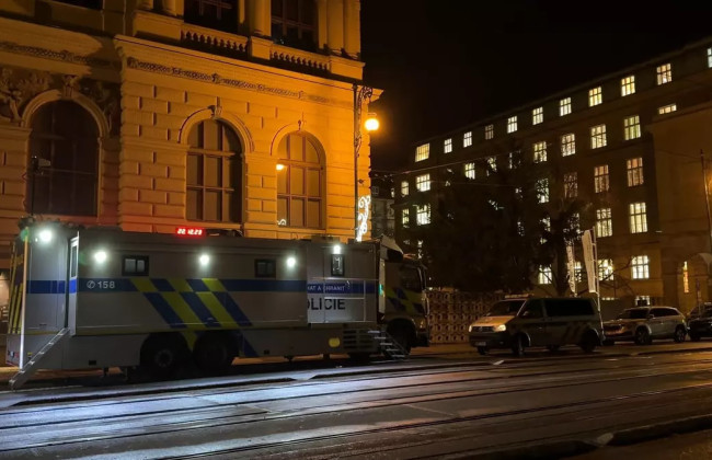 Стрельба в университете Праги: стрелок пронес оружие в чемодане