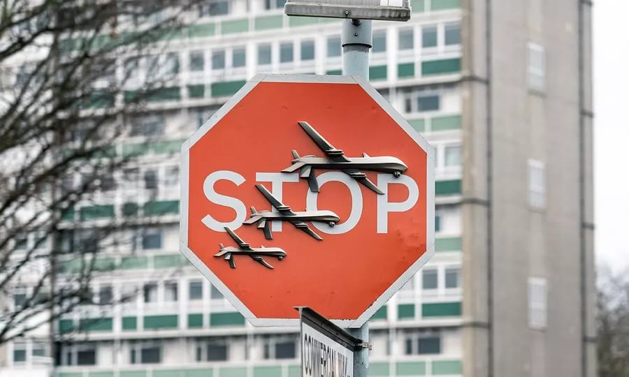 У Лондоні вкрали роботу вуличного художника Бенксі прямо на очах у перехожих: відео