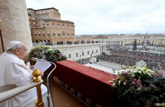 На Рождество Папа Римский призвал к миру для Украины