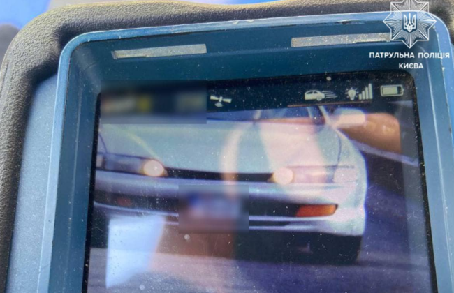 В Киеве полиция «поймала» водителя за превышение скорости на летней резине и без прав