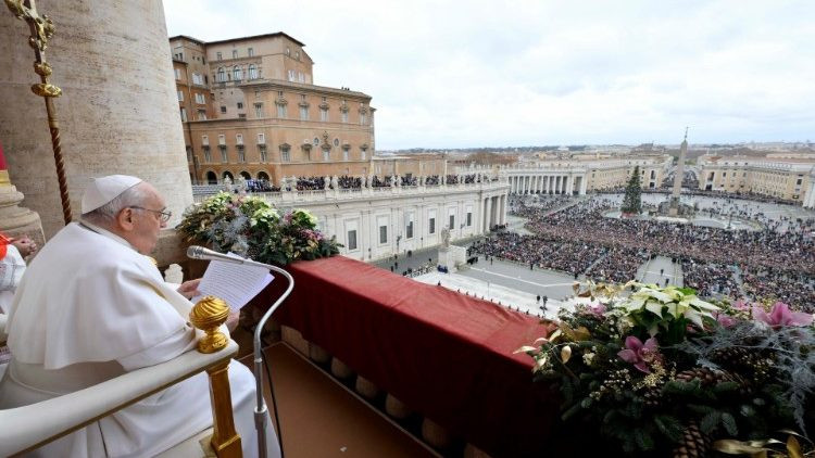 На Рождество Папа Римский призвал к миру для Украины