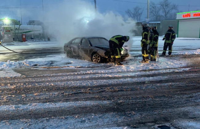 На Киевщине на АЗС загорелся автомобиль на АЗС
