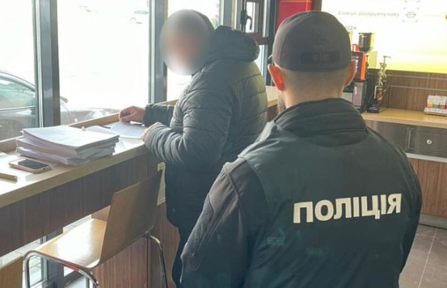 Подарил государственную квартиру приближенному подчиненному: объявили подозрение чиновнику подразделения НААН