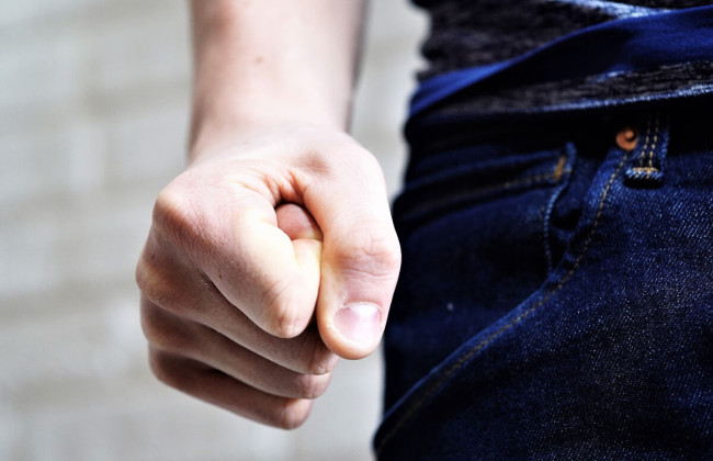 В Хмельницкой области мужчина проломил череп односельчанину во время словесного конфликта: как его наказали