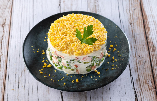 Сколько стоит приготовить Оливье перед Новым годом: сравнение цен