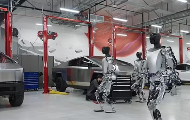 У США на заводі Tesla робот напав на інженера через програмний збій
