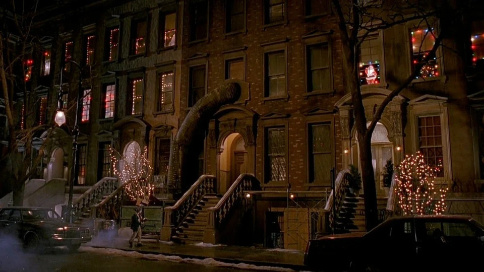 У Нью-Йорку продають таунхаус з фільму «Сам удома 2», де Кевін робив пастки для «липких бандитів», фото