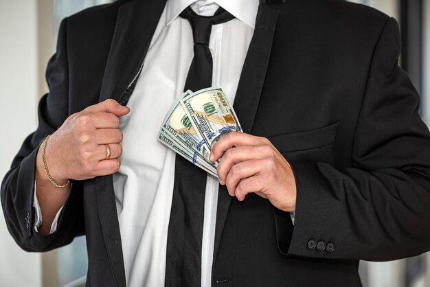 Госслужащим, выполняющим программы правительств иностранных государств и ЕС, доплатят до половины зарплаты за такое сотрудничество