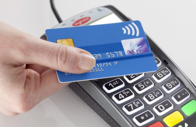 Налоговая напомнила, кто из торговцев должен применять платежные терминалы с 1 января 2024 года