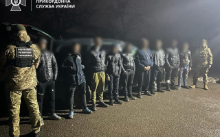 В одному легковику одразу вісім ухилянтів: викрито спробу нелегального перетину кордону зі Словаччиною