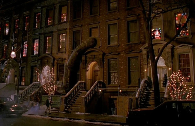 В Нью-Йорке продают таунхаус из фильма «Сам дома 2», где Кевин делал ловушки для «липких бандитов», фото