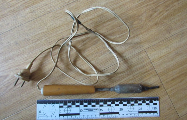 В Киеве судили мужчину, который избивал и пытал паяльником сожительницу