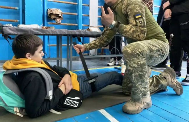 Кабмин планирует трансформировать уроки «Защиты Украины» в школах: на это выделили более 1,7 млрд грн