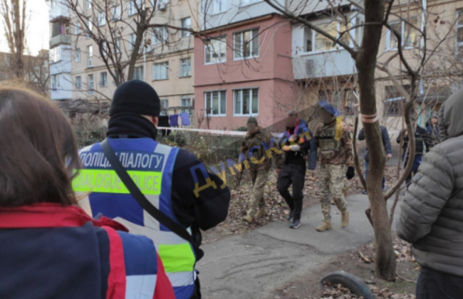 В Одессе мужчина взял в заложники женщину с ребенком: что известно