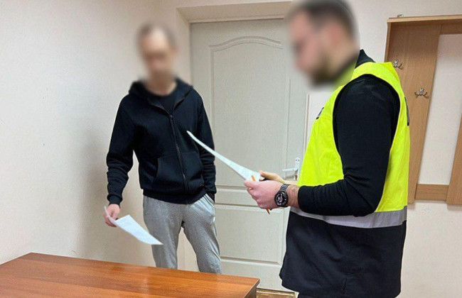 Псевдочиновник фискальной службы пытался получить $100 тысяч за содействие возвращению арестованного груза