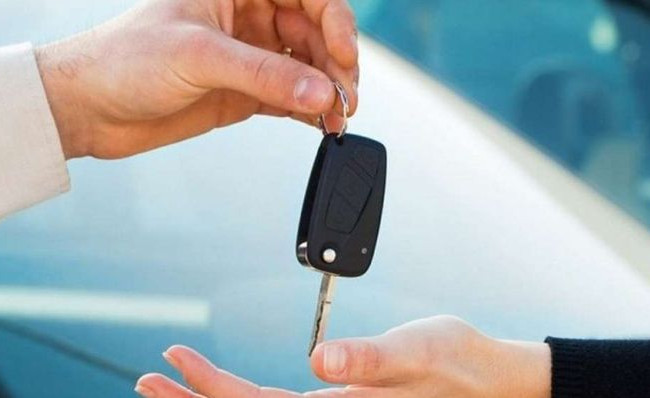 Полицейскому, который безосновательно выдал автомобиль со штрафплощадки, сообщено о подозрении