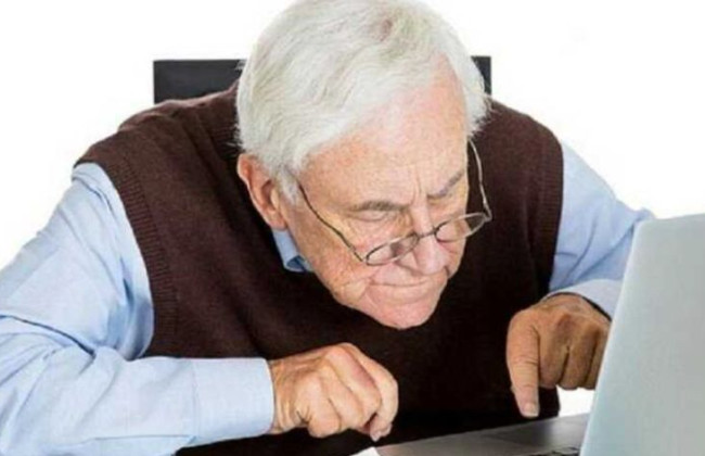 Кабмин продлил сроки идентификации пенсионеров-переселенцев