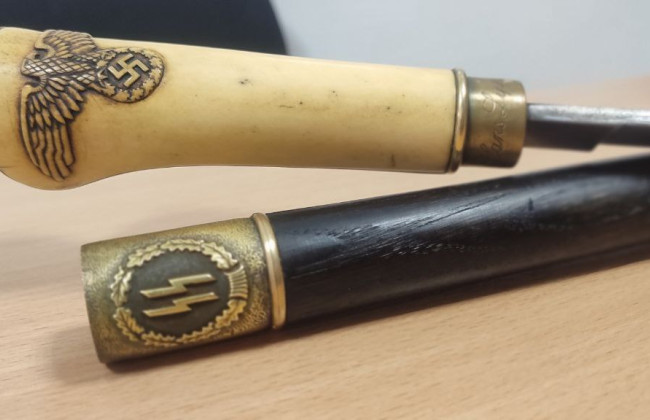 Суд оштрафовал гражданина Китая, пытавшегося вывезти из Украины немецкую трость с клинком