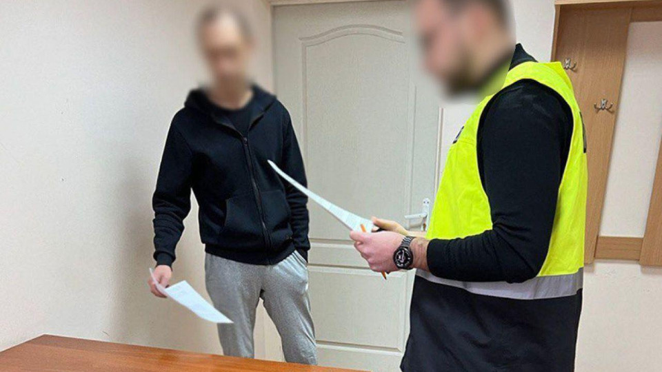 Псевдочиновник фискальной службы пытался получить $100 тысяч за содействие возвращению арестованного груза