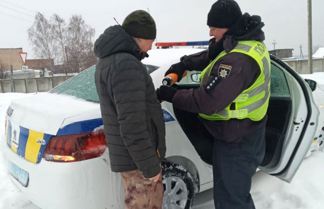Нацполиция увеличит количество полицейских экипажей на дорогах на рождественско-новогодние праздники