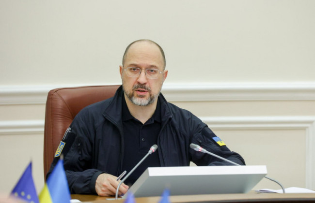 Кабмин утвердил новую систему оплаты труда госслужащих и сократил количество должностей чиновников на 20 тысяч