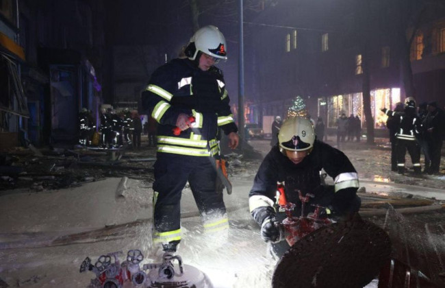 Россияне ударили ракетой по харьковскому отелю Kharkiv Palace: подробности