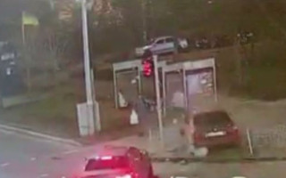 Лобова ДТП у Києві: дорогу не поділили Audi та BMW, відео