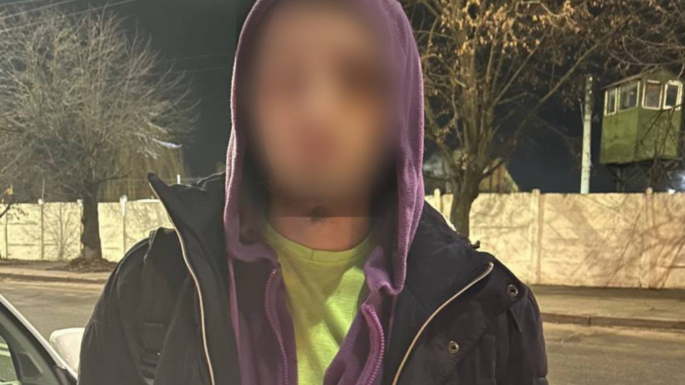 В Киеве в новогоднюю ночь поймали нарушителя с зип-пакетами с подозрительным веществом