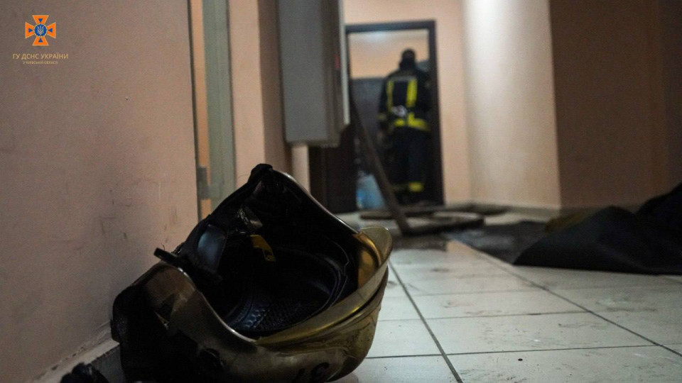 Под Киевом с горящего 17-го этажа спасли женщину спасенную женщину