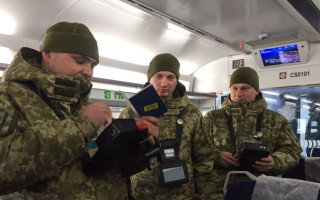 Омбудсмен Дмитро Лубінець просить прикордонників прояснити ситуацію з виїздом чоловіків