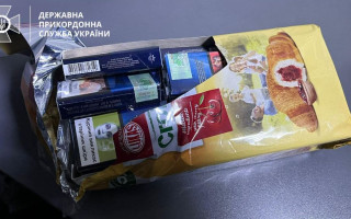 «Французские круасаны» с дымком: разоблачили дерзкую контрабандистку, фото