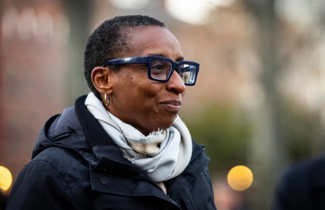 Президент Гарвардского университета уходит в отставку после скандала с плагиатом, который случился после отсутствия ее реакции на антисемитизм в университетском городке