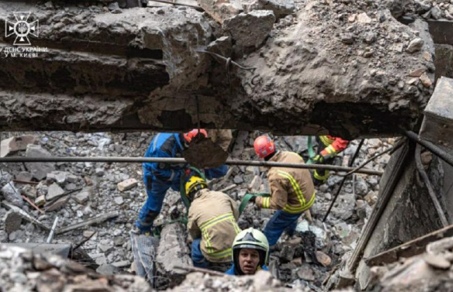 Ракетный удар по Киеву: в МВД сообщили о завершении спасательных работ и назвали количество погибших