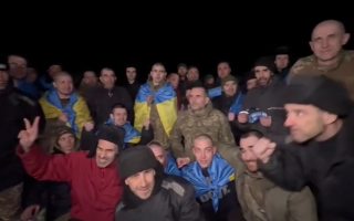 Україна повернула з полону понад 200 військових та цивільних, фото та відео