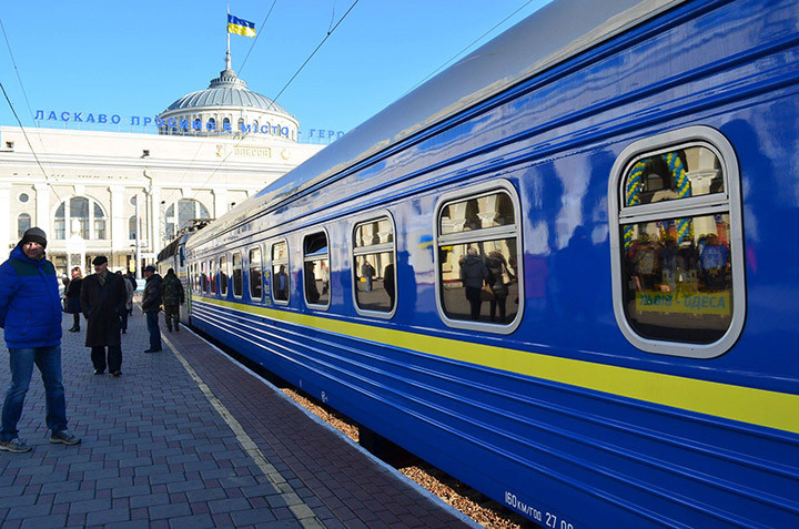 Не встигли на потяг через повітряну тривогу: в УЗ підказали, що робити пасажирам