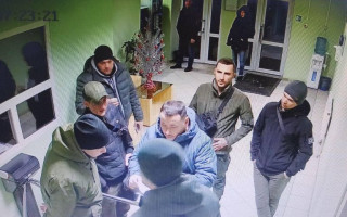 СБУ прийшла з обшуками до виробника аптечок для ЗСУ: подробиці