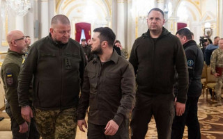 В Киеве разрушена фабрика армейской одежды, которую носят Зеленский и Залужный