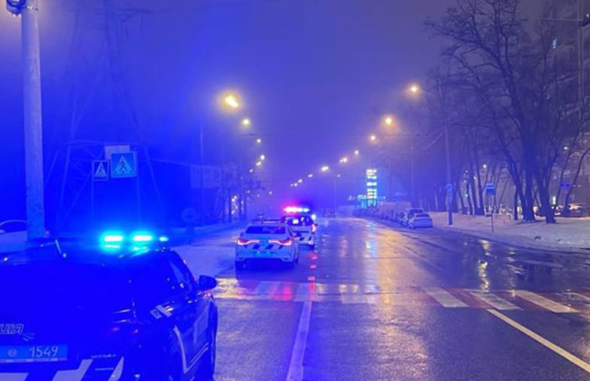 В Киеве пьяный водитель сбил женщину и скрылся с места ДТП, фото