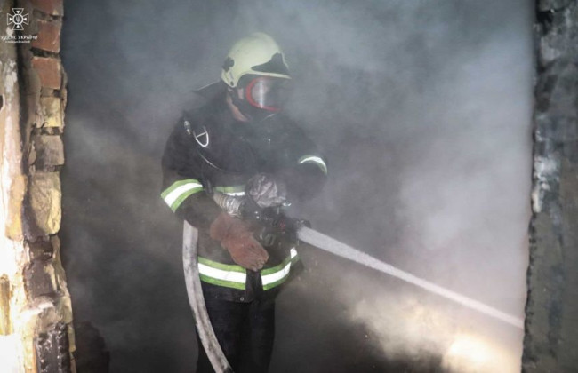 В Киевской области горел институт, фото и видео