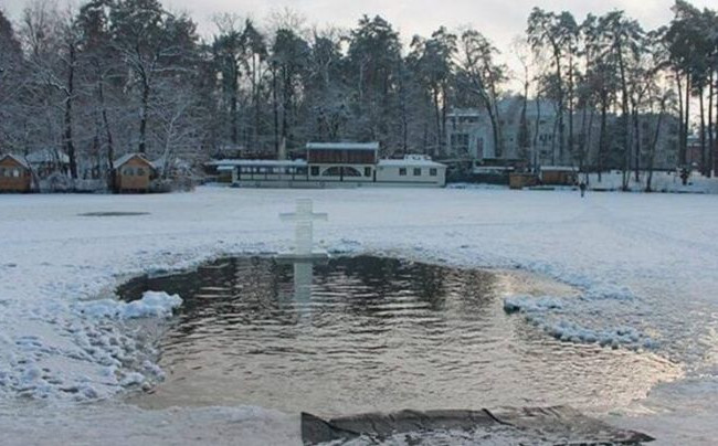 Киевлян призвали отказаться от купания в водоемах на Крещение