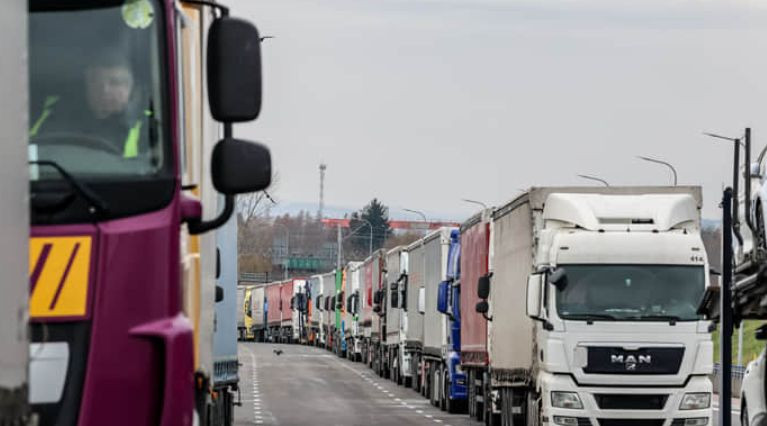Уряд Польщі домовиться з фермерами про припинення блокади кордону з Україною – ЗМІ