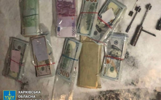 Викрали з квартири ювелірні вироби та майже 5 млн грн: у Харкові затримали зловмисників