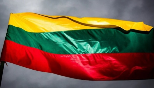 Працевлаштуватися та отримати посвідку для іноземців у Литві стане важче: що змінилося