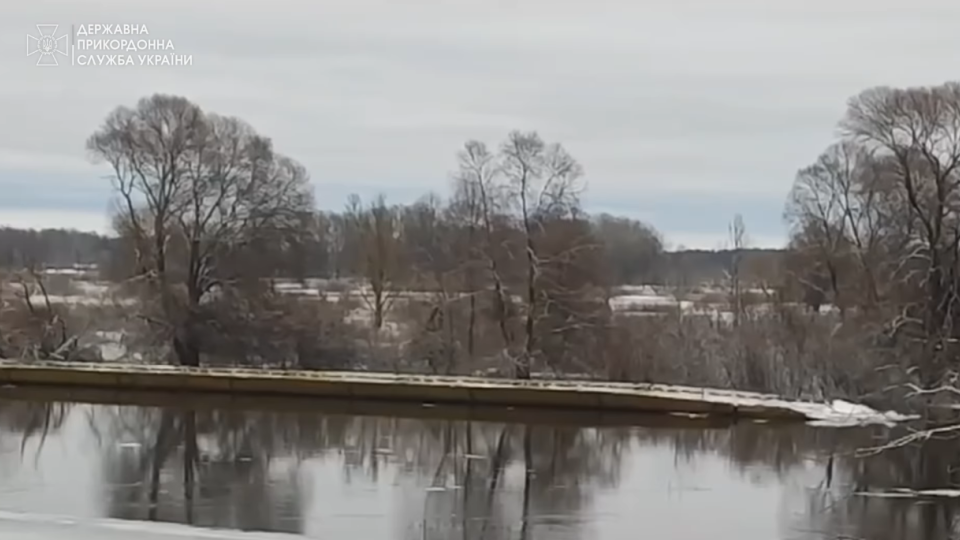 В Україну течією принесло понтонний міст росіян: відео