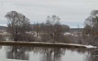 В Україну течією принесло понтонний міст росіян: відео