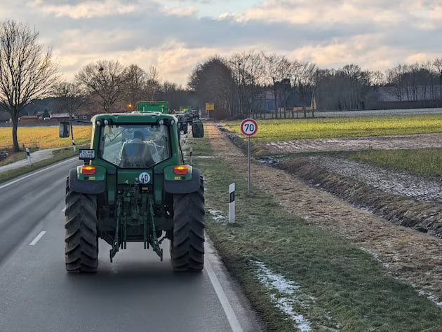 Німеччину накрили масштабні протести фермерів: відео