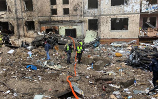 У Києві кількість жертв російської ракетної атаки 2 січня знову зросла