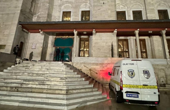 В Турции мужчина с ножом устроил нападение в мечети: двое раненых