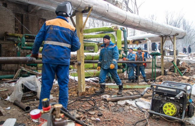 В Киеве возобновили работу оборудования теплопункта, поврежденного во время ракетного обстрела