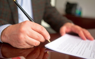 Подавать ли сообщения в налоговую при упрощенном режиме трудовых отношений: разъяснение